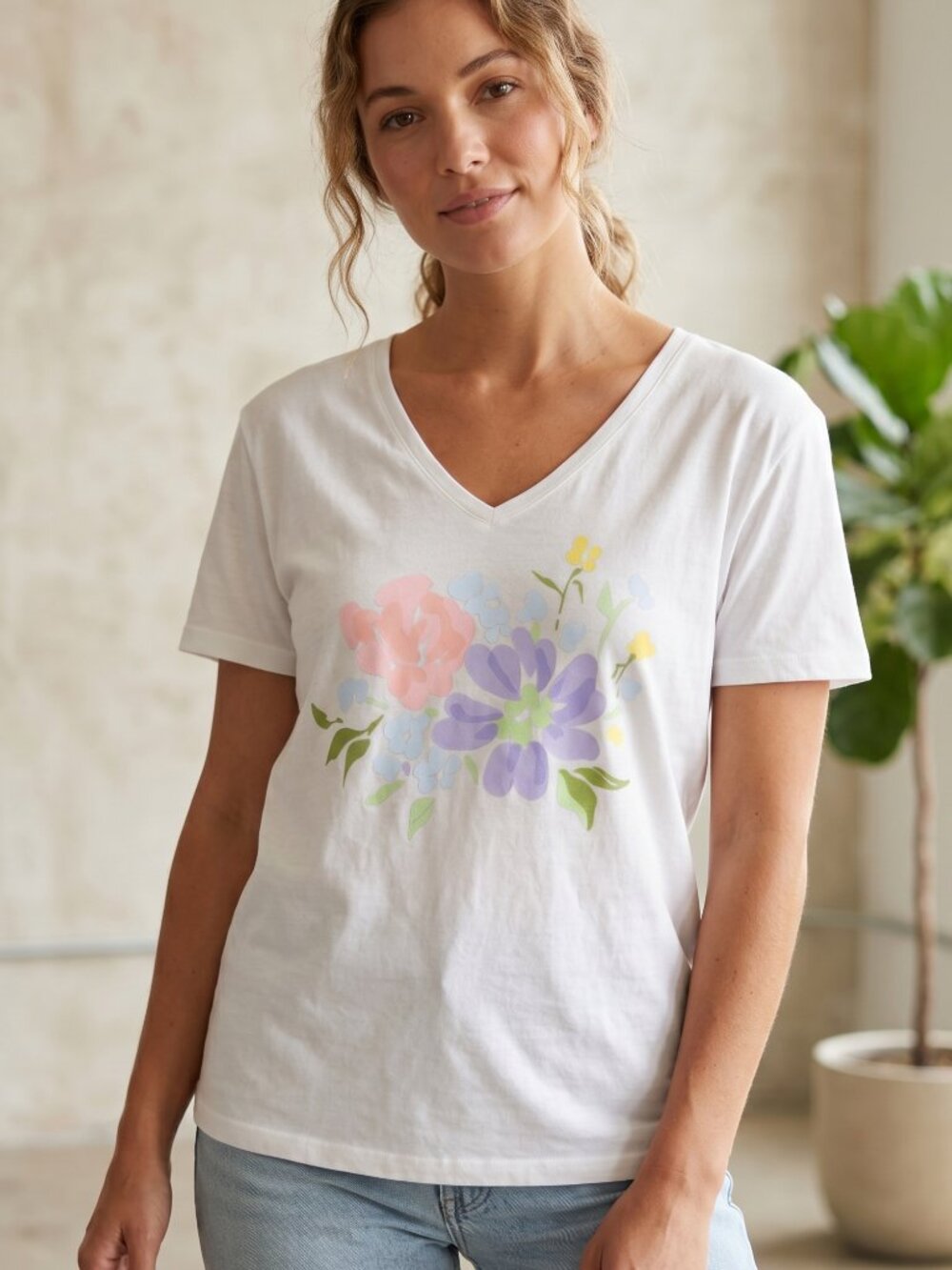 NWOT | White V-Neck Pastel Floral Graphic Print Short Sleeve T-Shirt Small